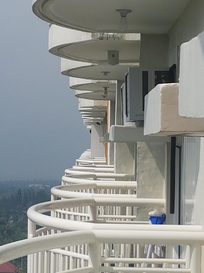 Eam Lake View @ Tagaytay Prime Residences Тагайтай Экстерьер фото